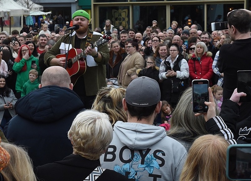 Other image for Tom pays tribute to ‘amazing fans’